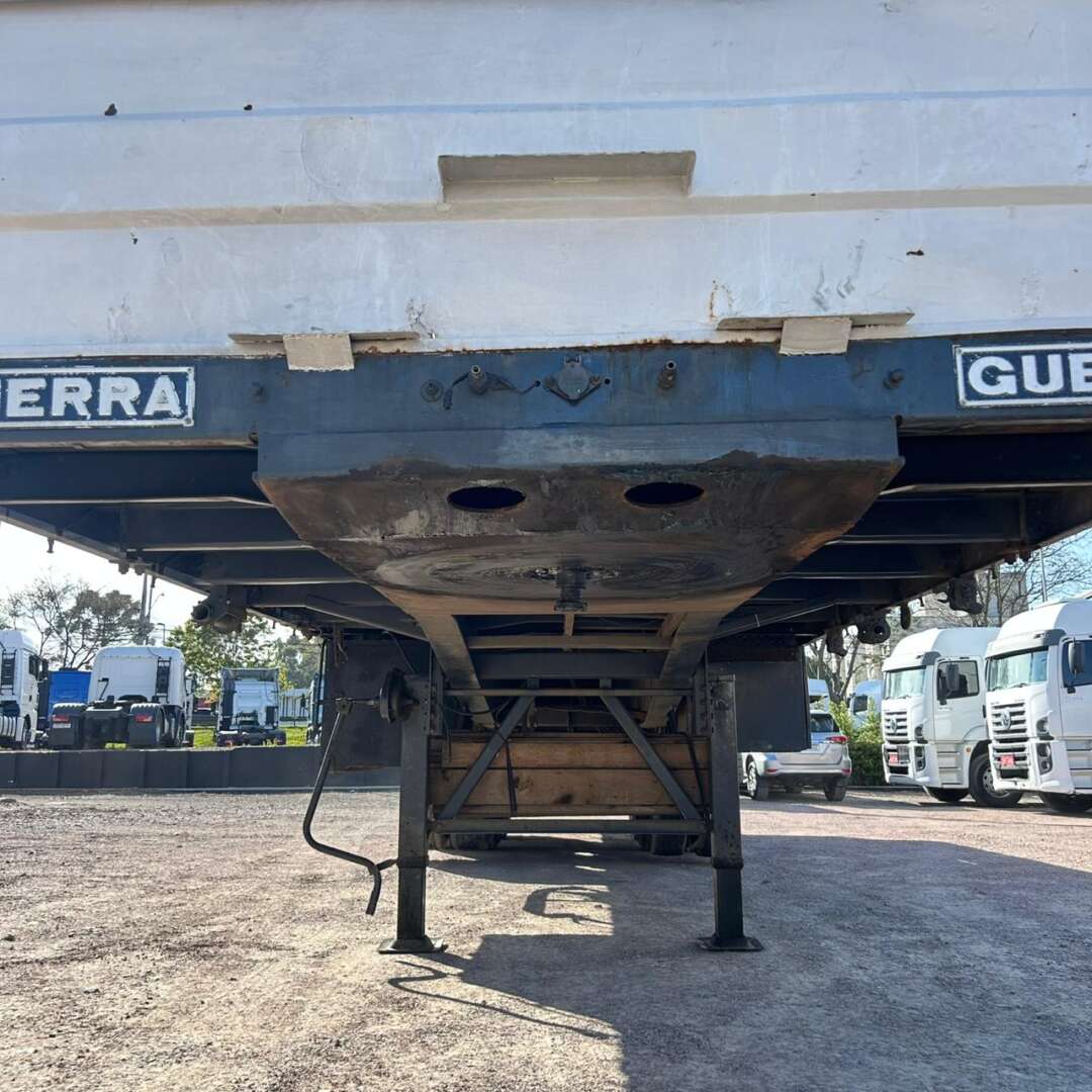 Carreta SEMI-REBOQUE CARGA SECA Guerra ANO 2000 3 Eixos de Patio 201 Caminhoes e Carretas no Paraná
