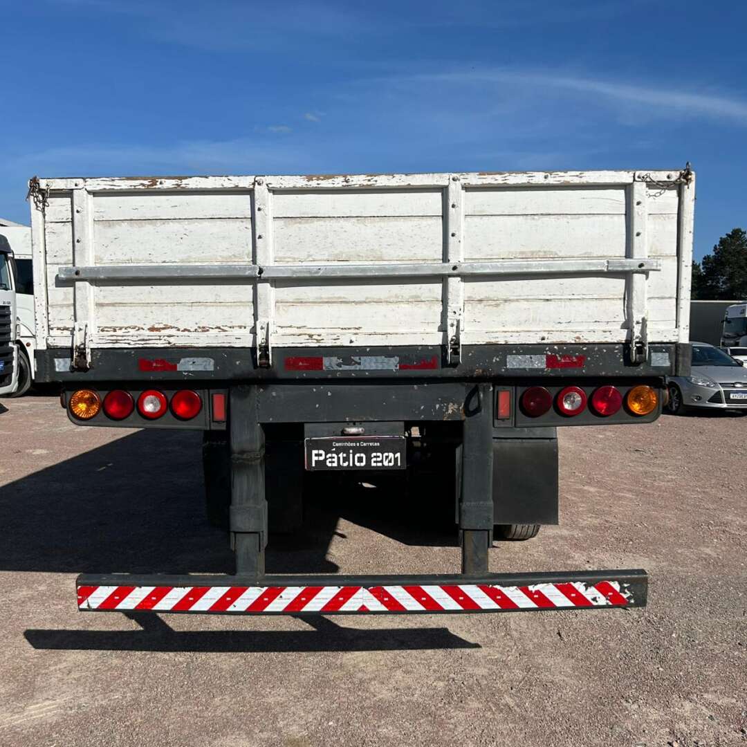 Carreta SEMI-REBOQUE CARGA SECA Guerra ANO 2000 3 Eixos de Patio 201 Caminhoes e Carretas no Paraná