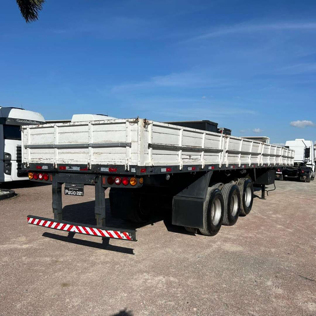 Carreta SEMI-REBOQUE CARGA SECA Guerra ANO 2000 3 Eixos de Patio 201 Caminhoes e Carretas no Paraná