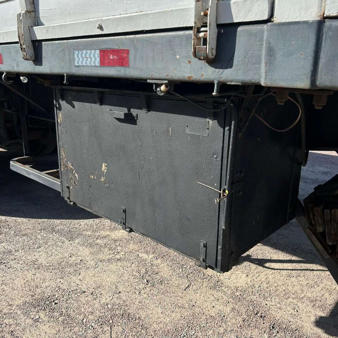 Carreta SEMI-REBOQUE CARGA SECA Guerra ANO 2000 3 Eixos de Patio 201 Caminhoes e Carretas no Paraná