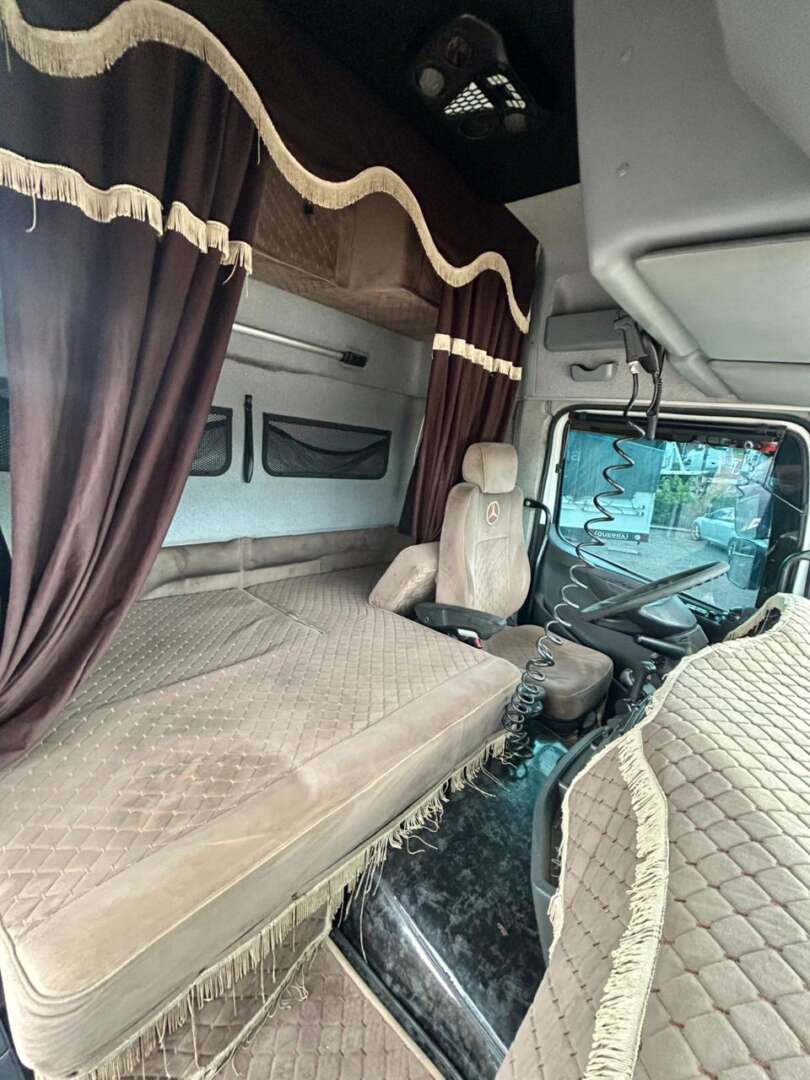 Caminhão MERCEDES BENZ MB 2544 Cavalo Mecânico ANO 2014 de Patio 201 Caminhoes e Carretas no Paraná