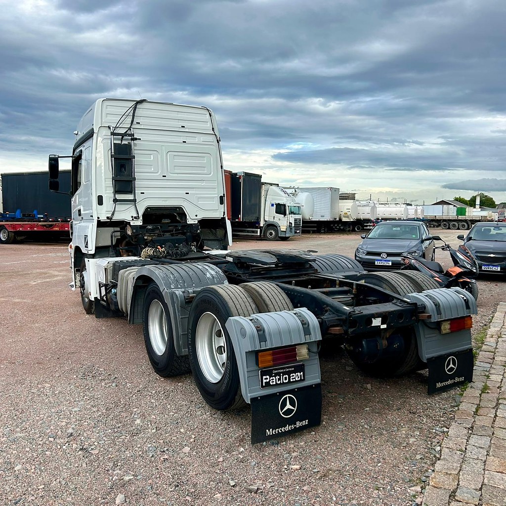 Caminhão MERCEDES BENZ MB 2544 Cavalo Mecânico ANO 2014 de Patio 201 Caminhoes e Carretas no Paraná