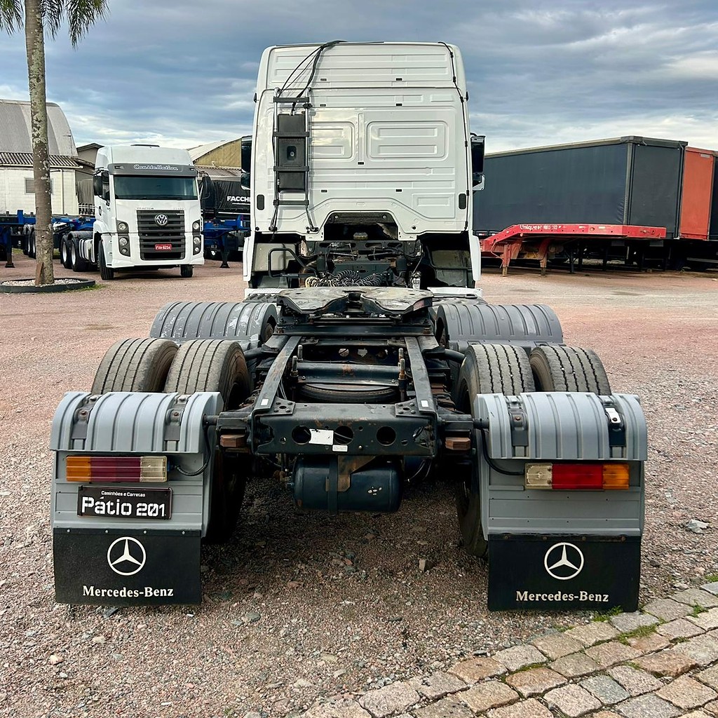 Caminhão MERCEDES BENZ MB 2544 Cavalo Mecânico ANO 2014 de Patio 201 Caminhoes e Carretas no Paraná