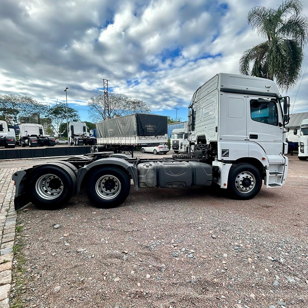 Caminhão MERCEDES BENZ MB 2544 Cavalo Mecânico ANO 2014 de Patio 201 Caminhoes e Carretas no Paraná