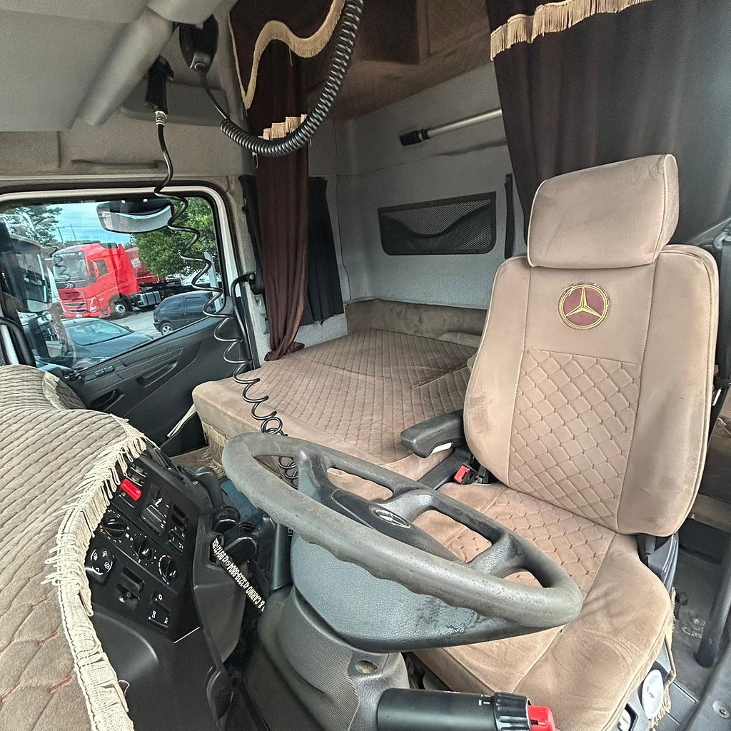 Caminhão MERCEDES BENZ MB 2544 Cavalo Mecânico ANO 2014 de Patio 201 Caminhoes e Carretas no Paraná