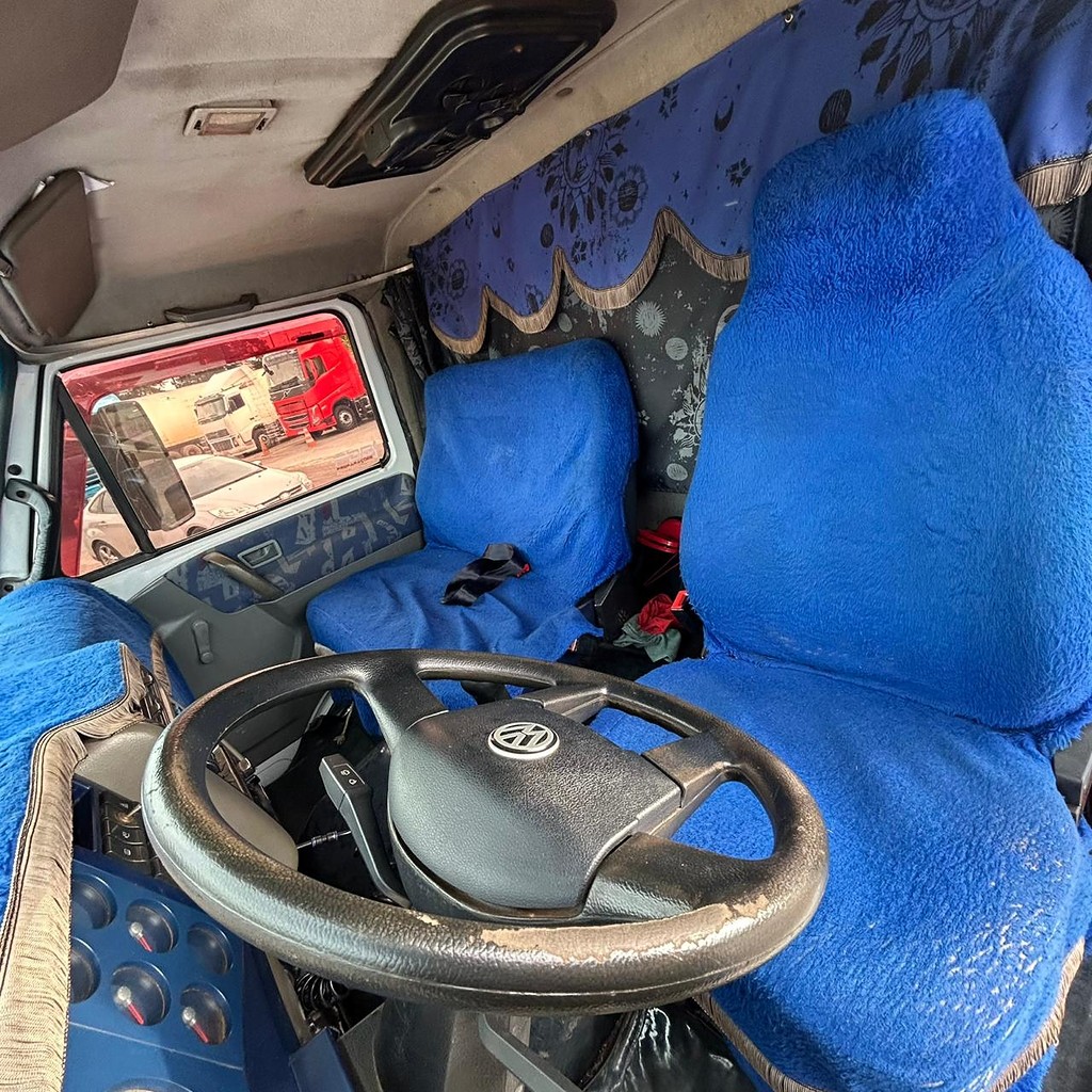 Caminhão VOLKSWAGEN VW 8150 Plataforma Guincho ANO 2003 de Patio 201 Caminhoes e Carretas no Paraná