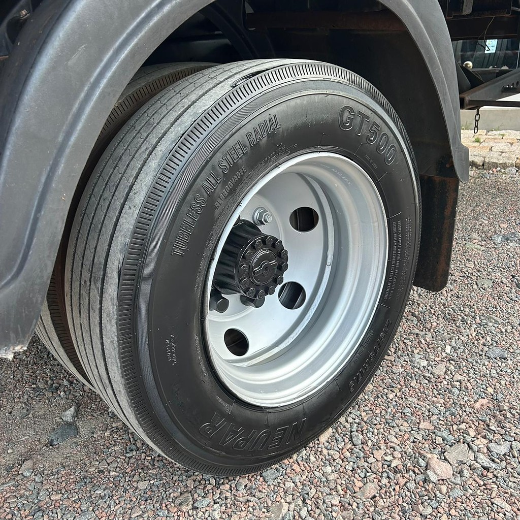 Caminhão VOLKSWAGEN VW 8150 Plataforma Guincho ANO 2003 de Patio 201 Caminhoes e Carretas no Paraná