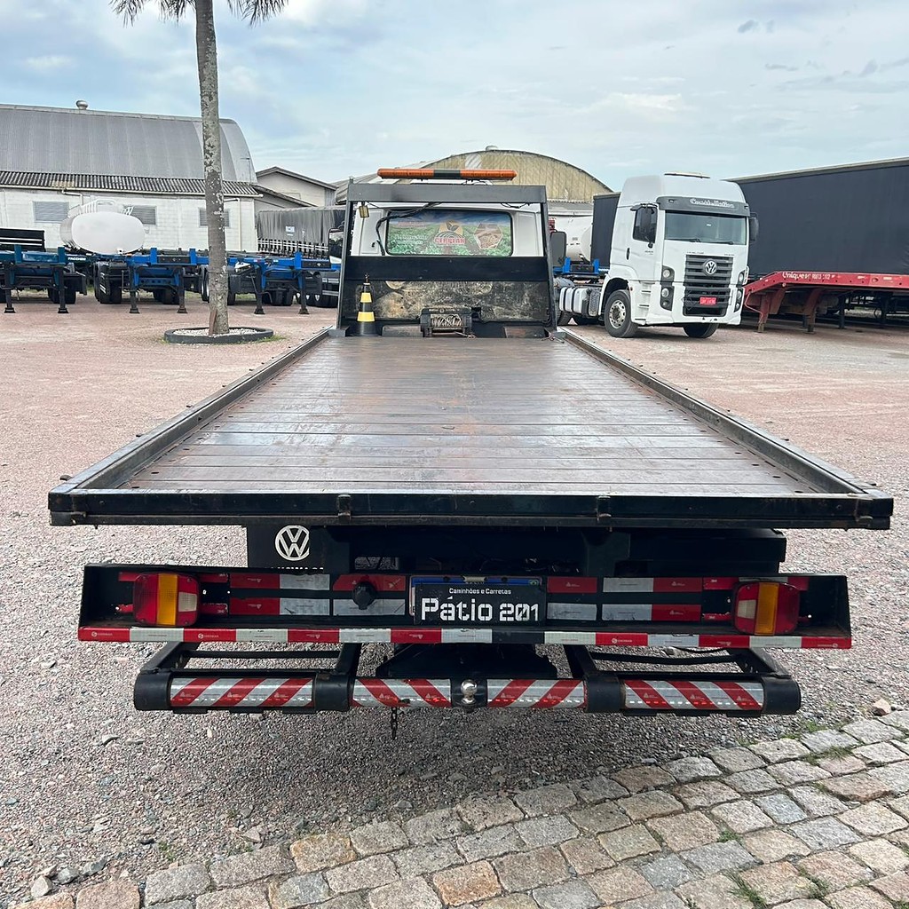 Caminhão VOLKSWAGEN VW 8150 Plataforma Guincho ANO 2003 de Patio 201 Caminhoes e Carretas no Paraná