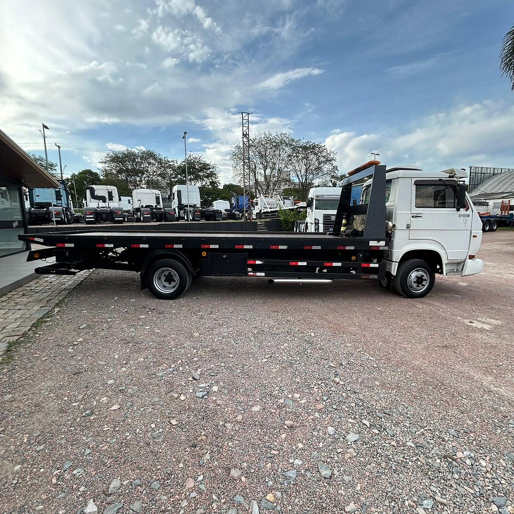 Caminhão VOLKSWAGEN VW 8150 Plataforma Guincho ANO 2003 de Patio 201 Caminhoes e Carretas no Paraná