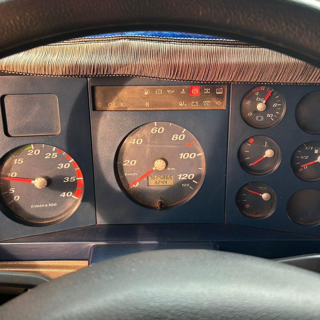 Caminhão VOLKSWAGEN VW 8150 Plataforma Guincho ANO 2003 de Patio 201 Caminhoes e Carretas no Paraná