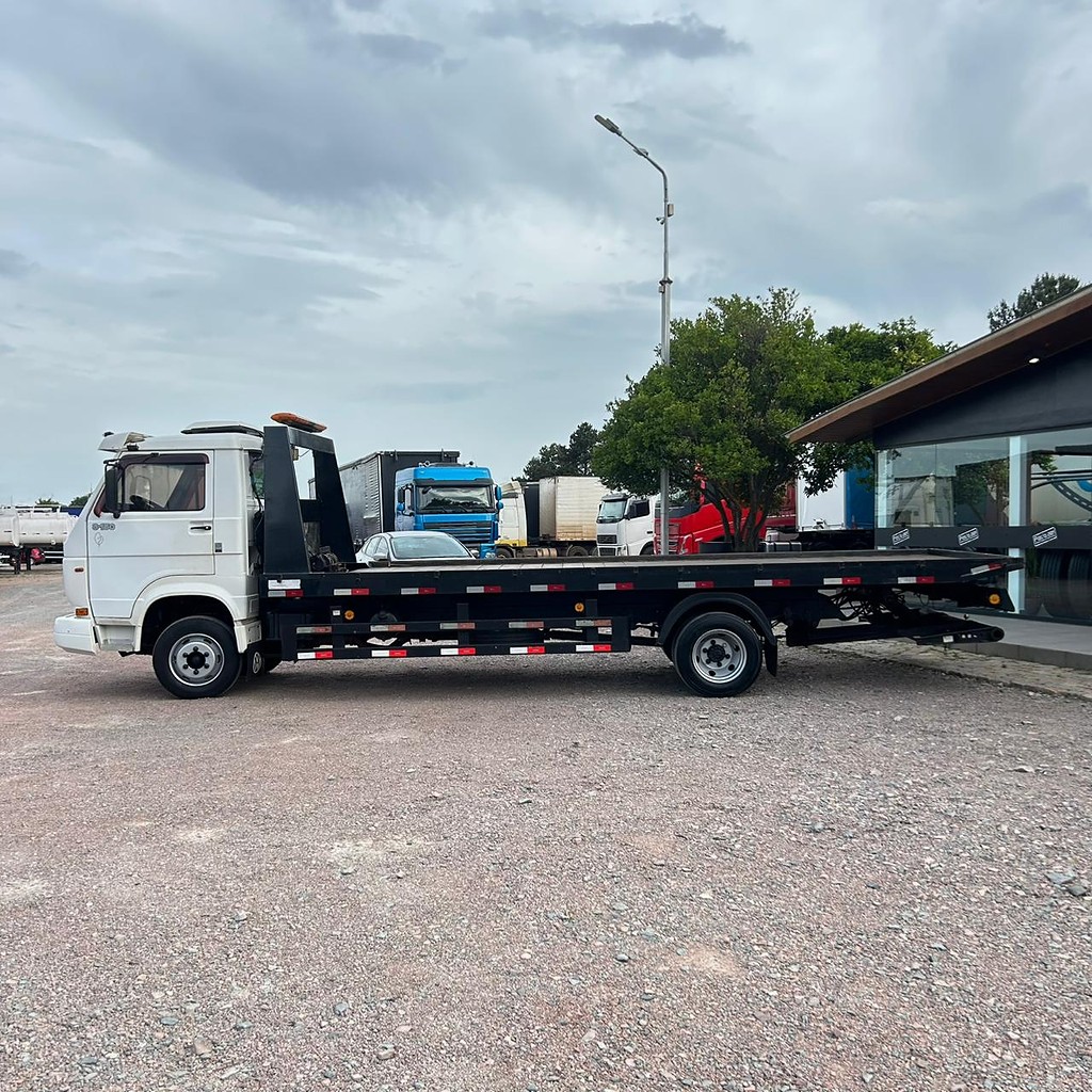 Caminhão VOLKSWAGEN VW 8150 Plataforma Guincho ANO 2003 de Patio 201 Caminhoes e Carretas no Paraná
