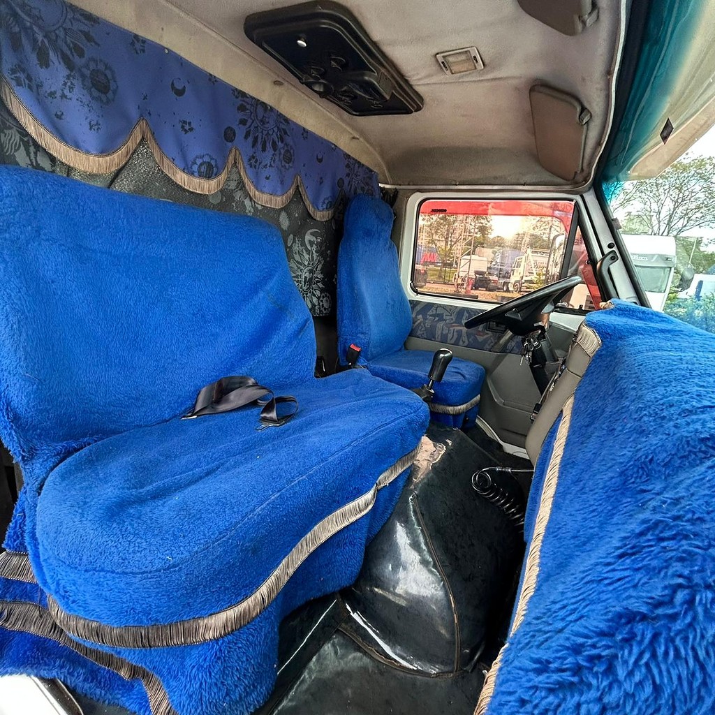 Caminhão VOLKSWAGEN VW 8150 Plataforma Guincho ANO 2003 de Patio 201 Caminhoes e Carretas no Paraná