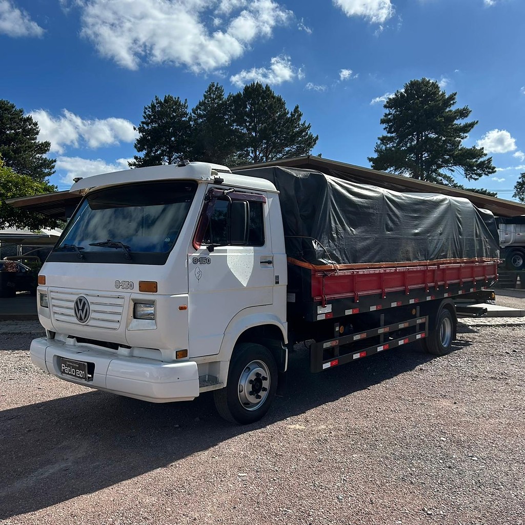 Caminhão VOLKSWAGEN VW 8150 Plataforma Guincho ANO 2003 de Patio 201 Caminhoes e Carretas no Paraná