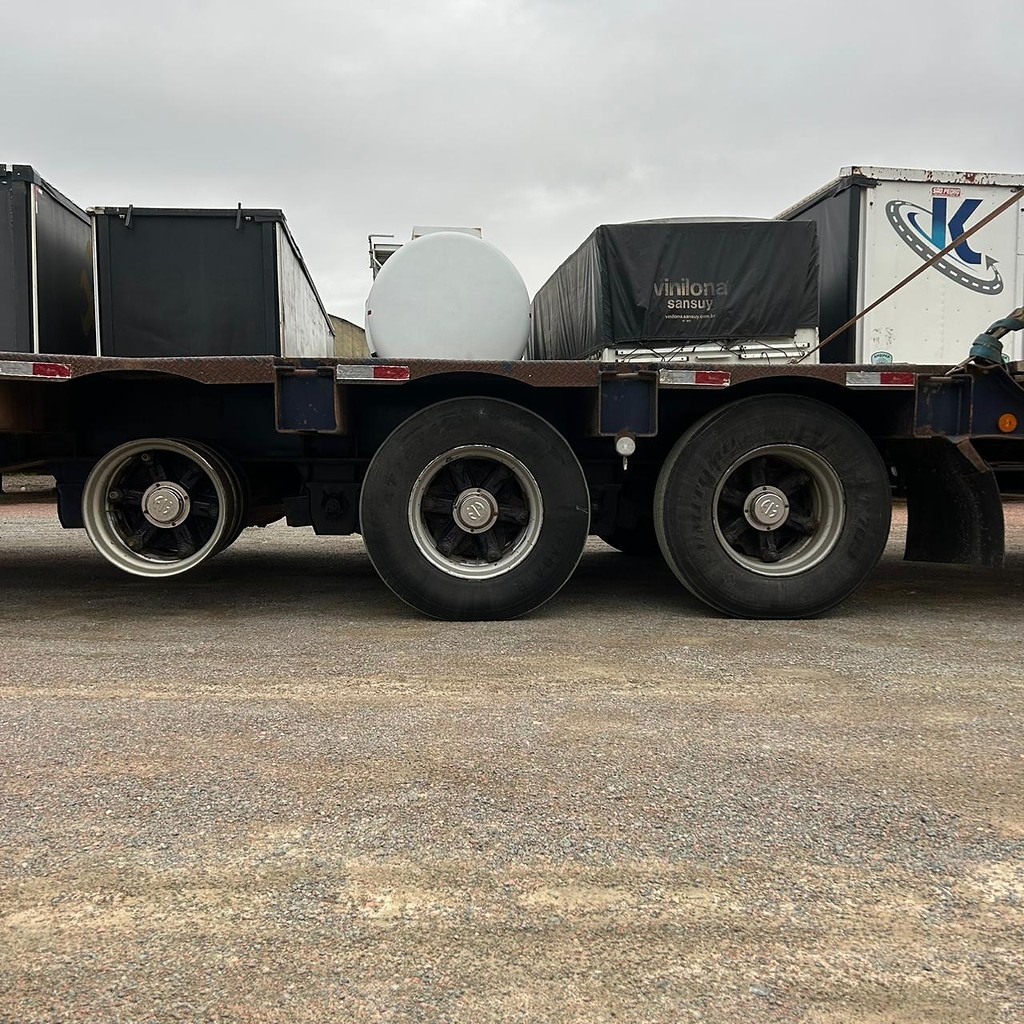 Carreta SEMI-REBOQUE PRANCHA Outros ANO 2011 3 Eixos de Patio 201 Caminhoes e Carretas no Paraná