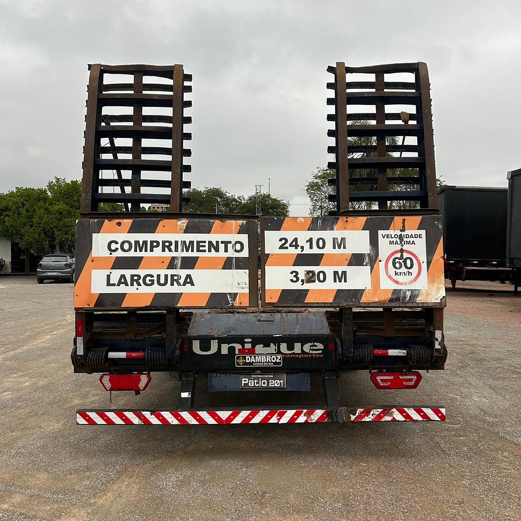 Carreta SEMI-REBOQUE PRANCHA Outros ANO 2011 3 Eixos de Patio 201 Caminhoes e Carretas no Paraná