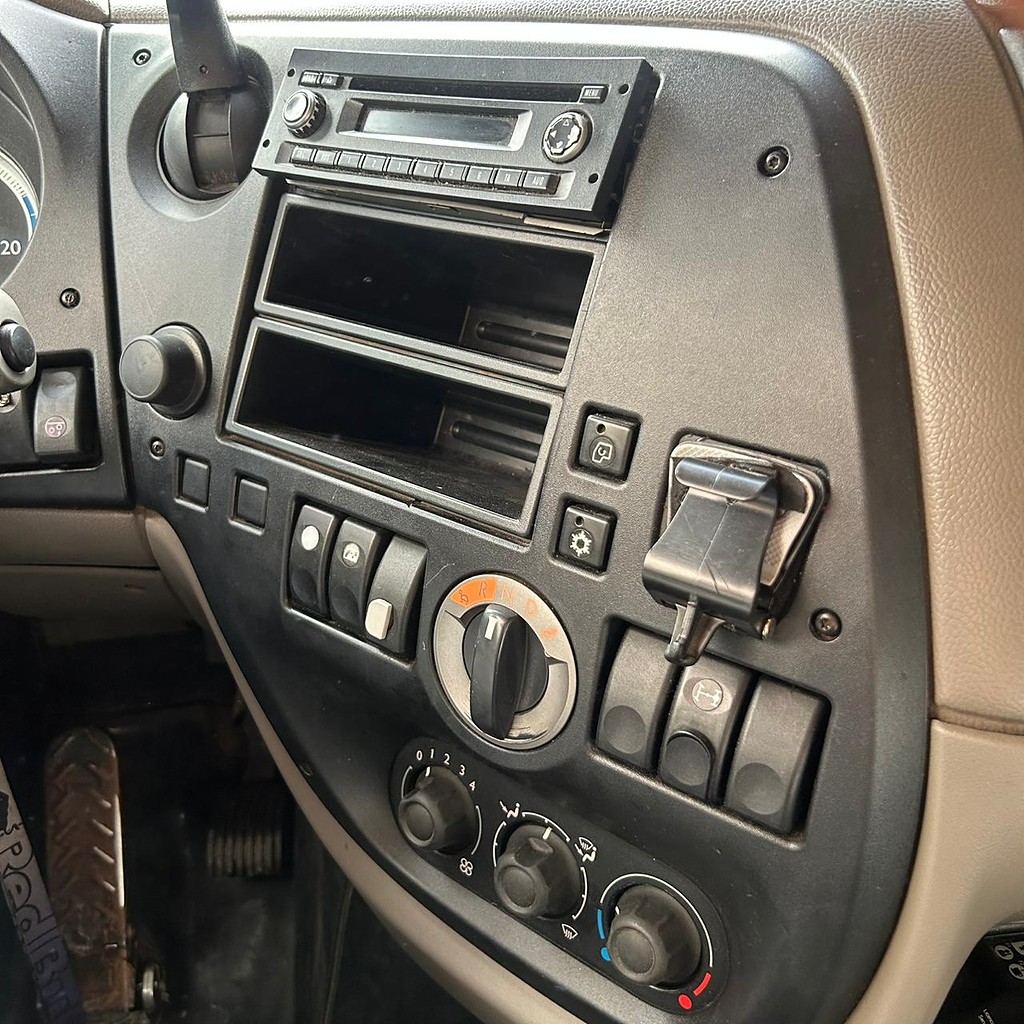 Caminhão DAF XF105 460 Cavalo Mecânico ANO 2020 de Patio 201 Caminhoes e Carretas no Paraná