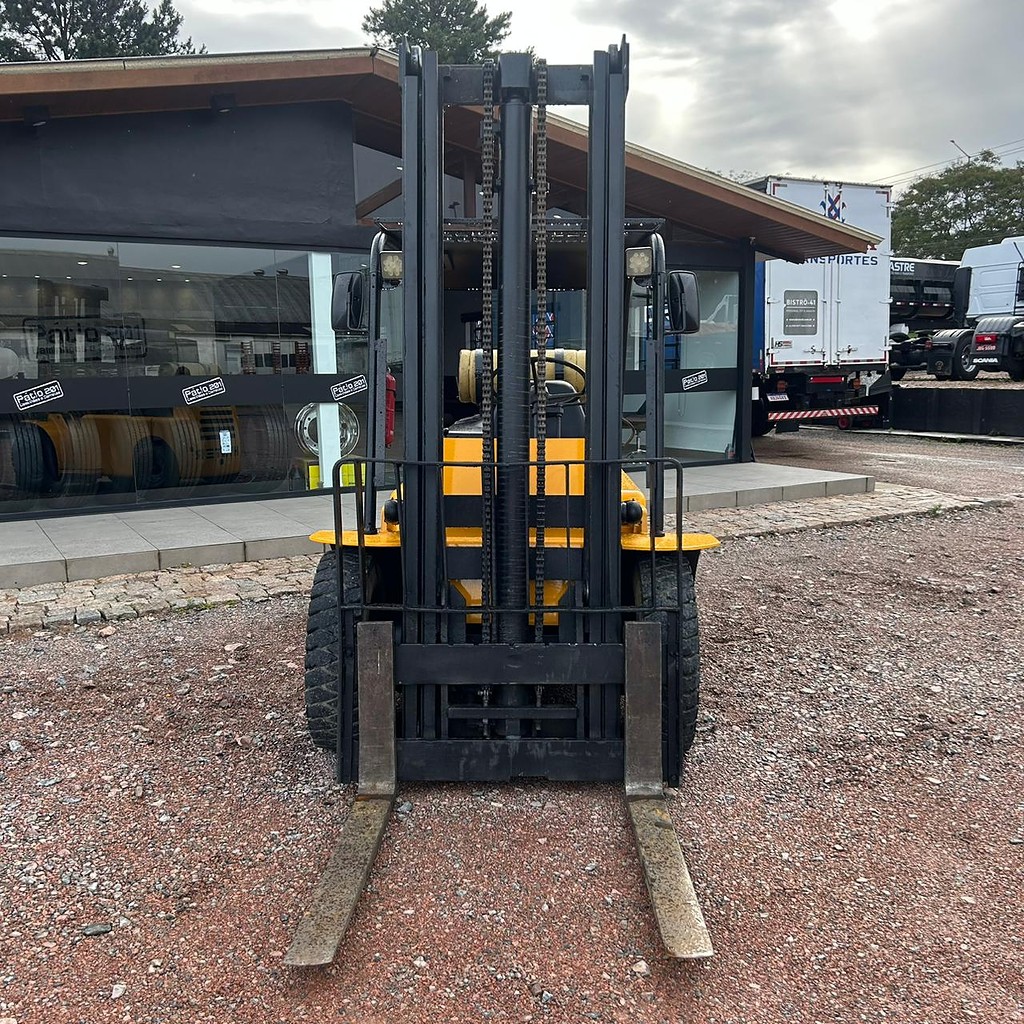 EMPILHADEIRA HYSTER H80.J ANO 1990 de Patio 201 Caminhoes e Carretas no Paraná
