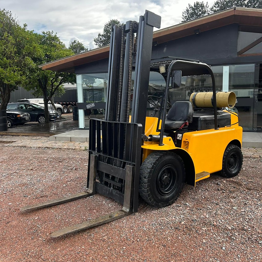 EMPILHADEIRA HYSTER H80.J ANO 1990 de Patio 201 Caminhoes e Carretas no Paraná