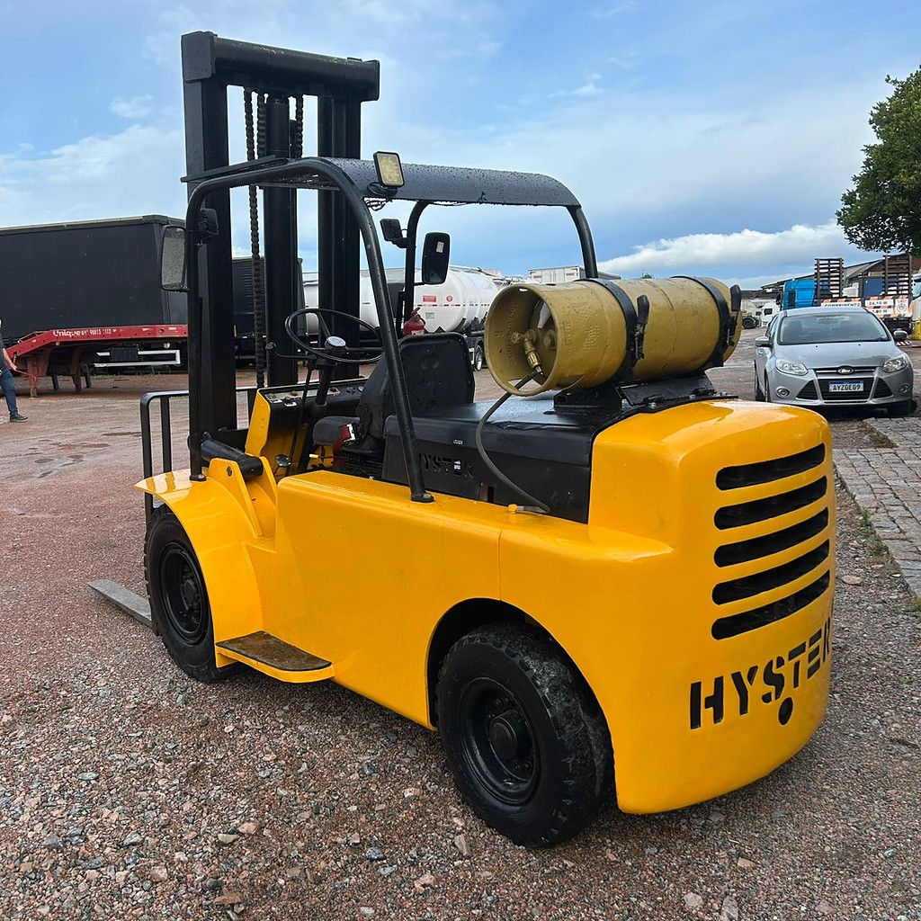EMPILHADEIRA HYSTER H80.J ANO 1990 de Patio 201 Caminhoes e Carretas no Paraná