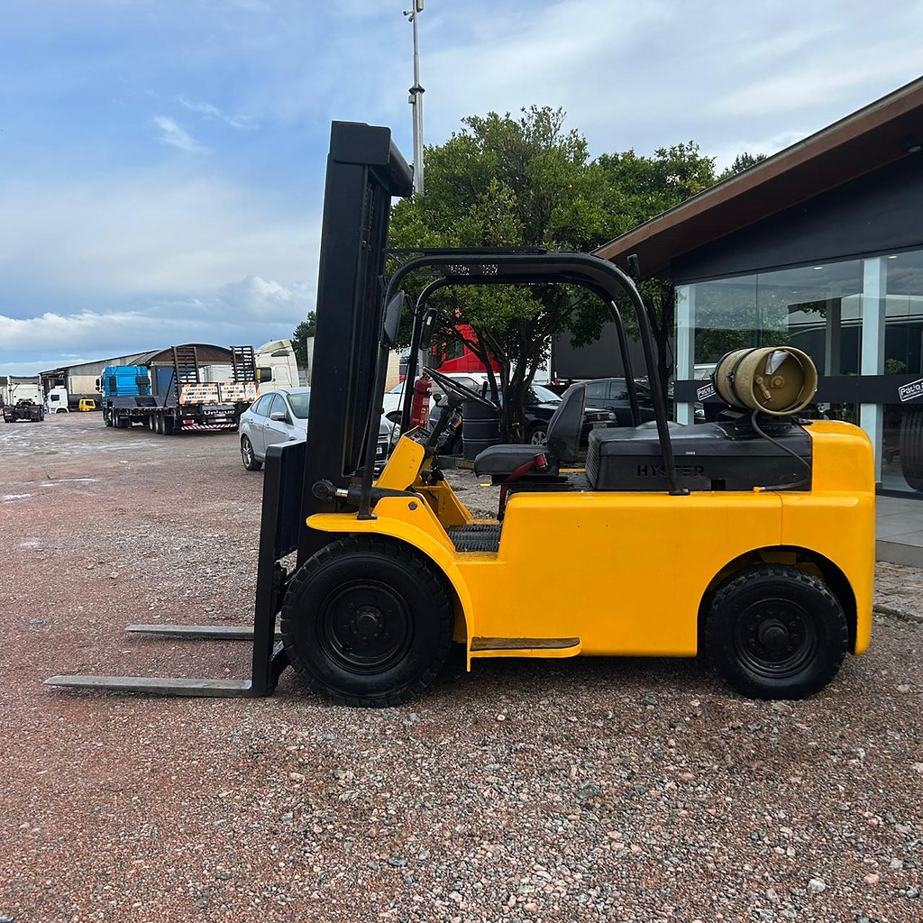 EMPILHADEIRA HYSTER H80.J ANO 1990 de Patio 201 Caminhoes e Carretas no Paraná