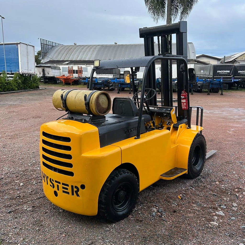 EMPILHADEIRA HYSTER H80.J ANO 1990 de Patio 201 Caminhoes e Carretas no Paraná