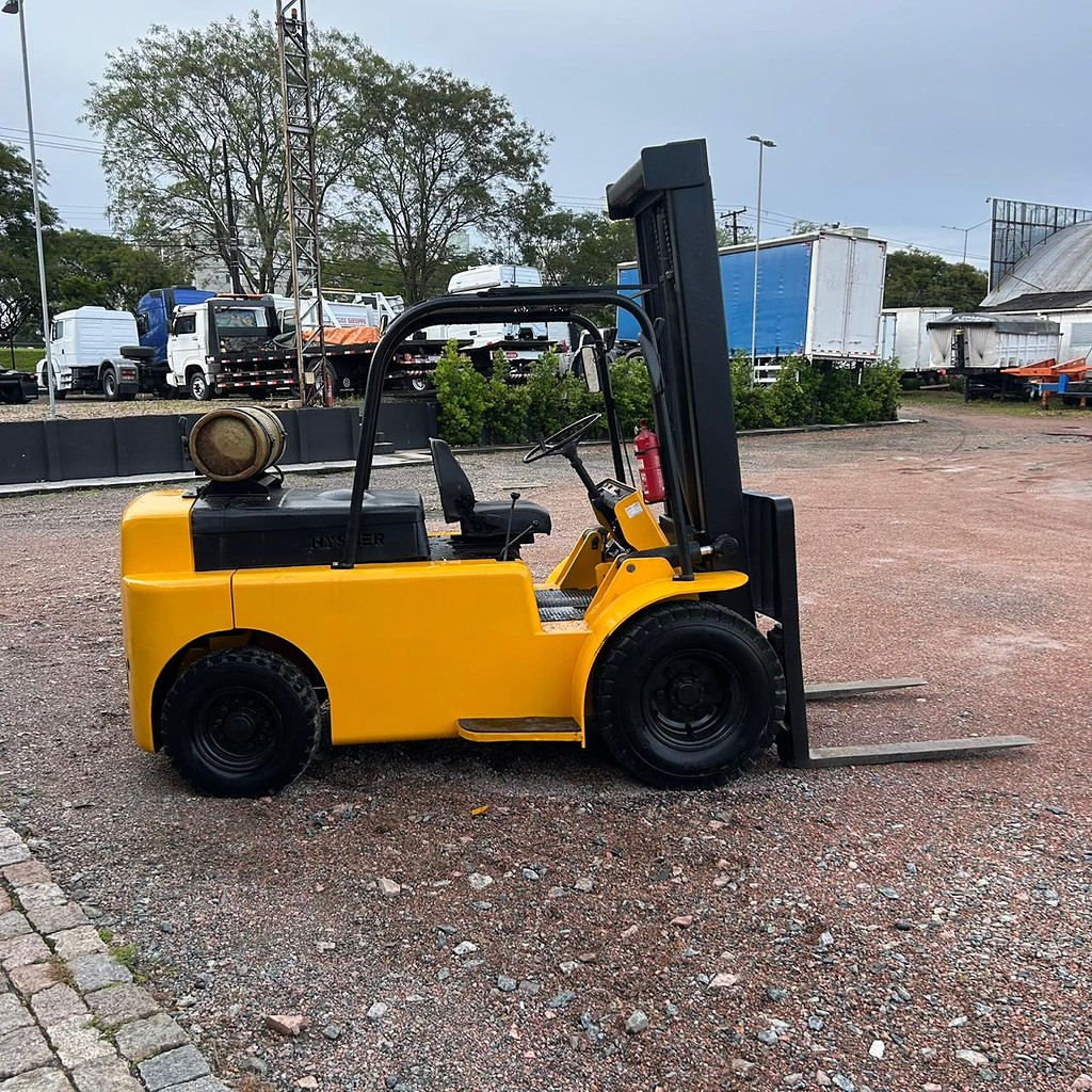 EMPILHADEIRA HYSTER H80.J ANO 1990 de Patio 201 Caminhoes e Carretas no Paraná