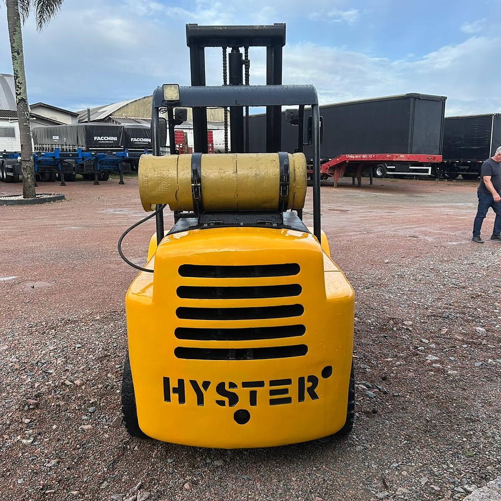 EMPILHADEIRA HYSTER H80.J ANO 1990 de Patio 201 Caminhoes e Carretas no Paraná