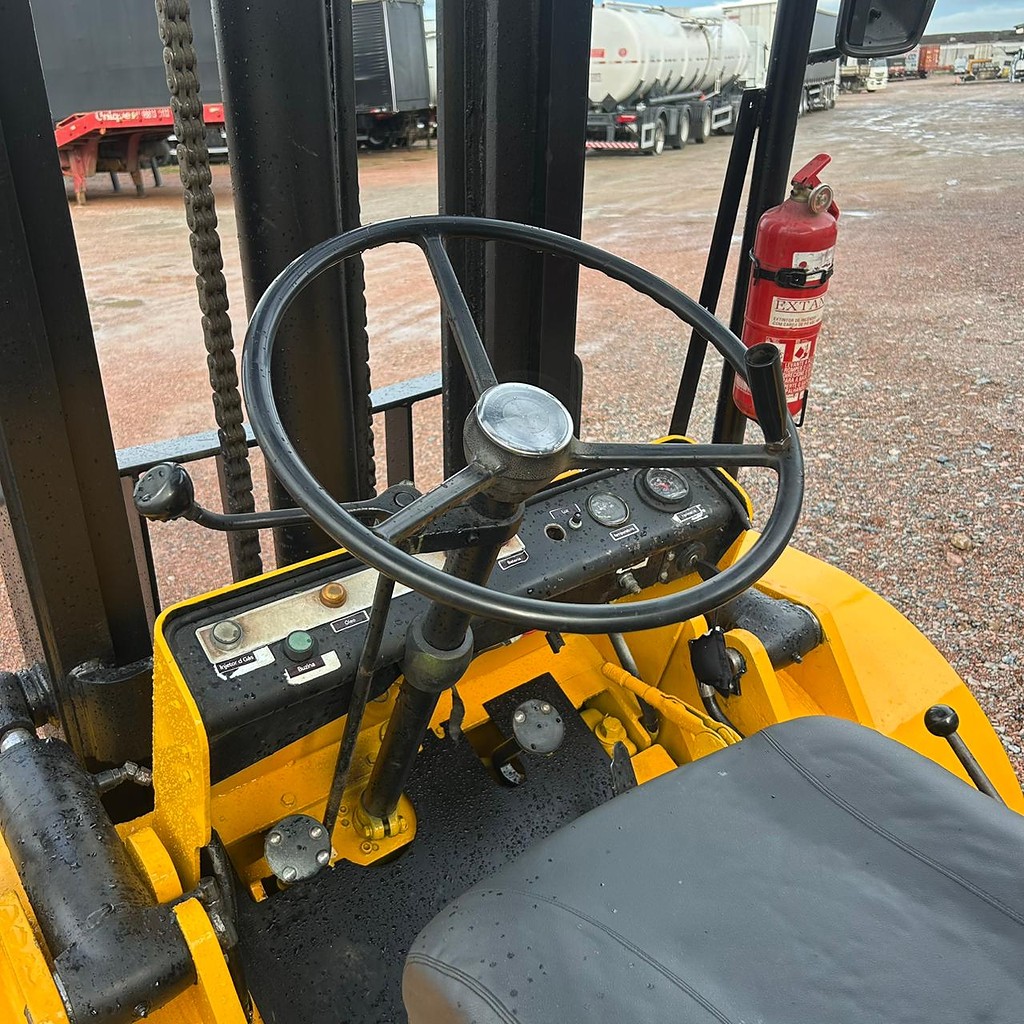 EMPILHADEIRA HYSTER H80.J ANO 1990 de Patio 201 Caminhoes e Carretas no Paraná