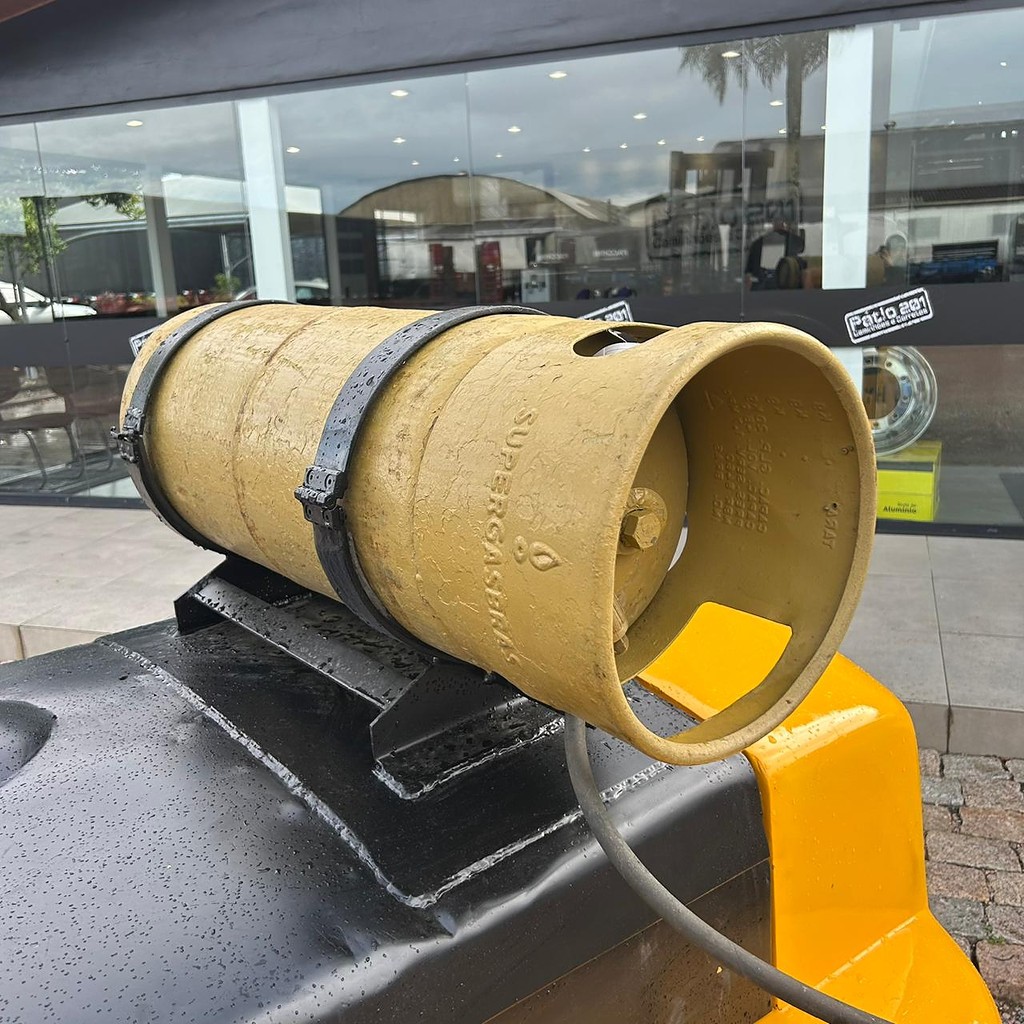 EMPILHADEIRA HYSTER H80.J ANO 1990 de Patio 201 Caminhoes e Carretas no Paraná