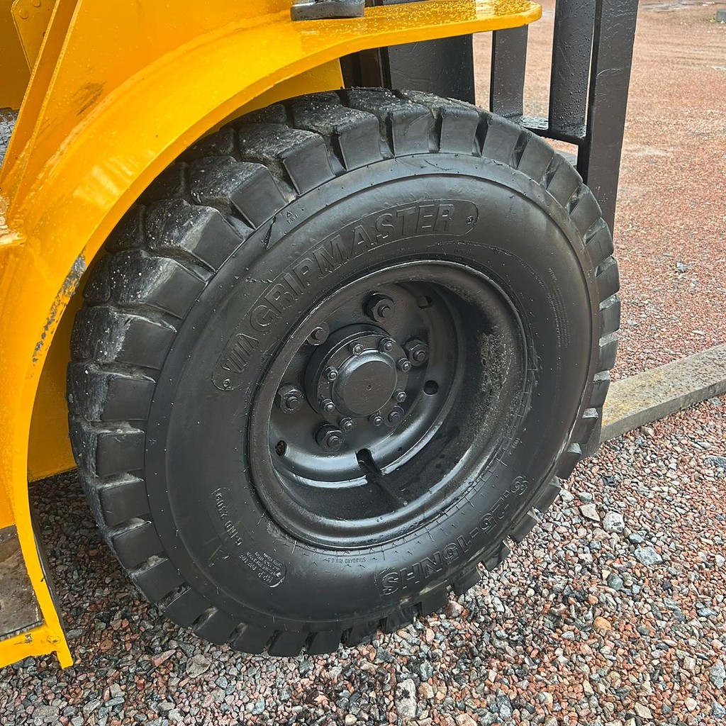 EMPILHADEIRA HYSTER H80.J ANO 1990 de Patio 201 Caminhoes e Carretas no Paraná