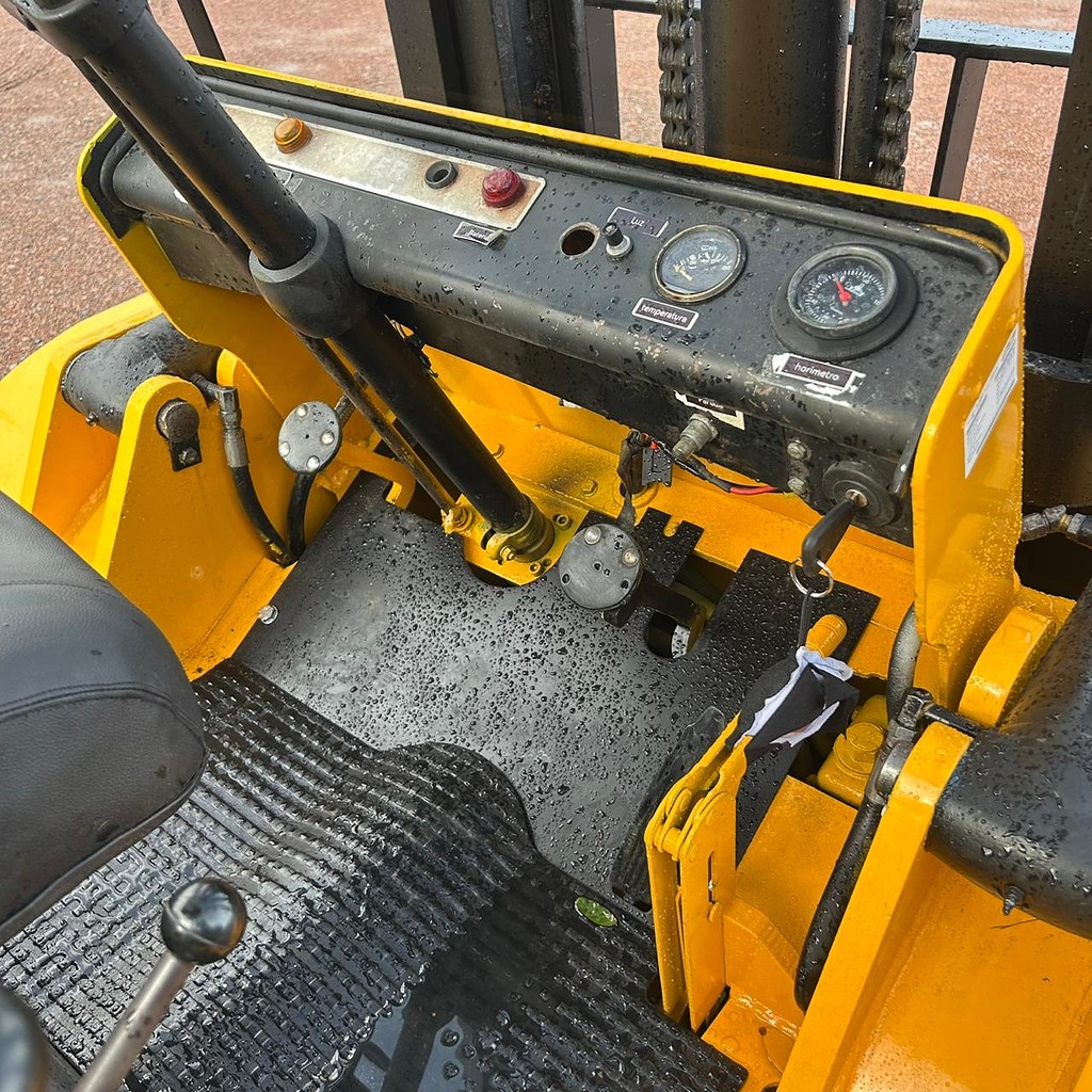 EMPILHADEIRA HYSTER H80.J ANO 1990 de Patio 201 Caminhoes e Carretas no Paraná