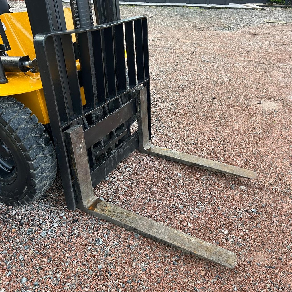 EMPILHADEIRA HYSTER H80.J ANO 1990 de Patio 201 Caminhoes e Carretas no Paraná