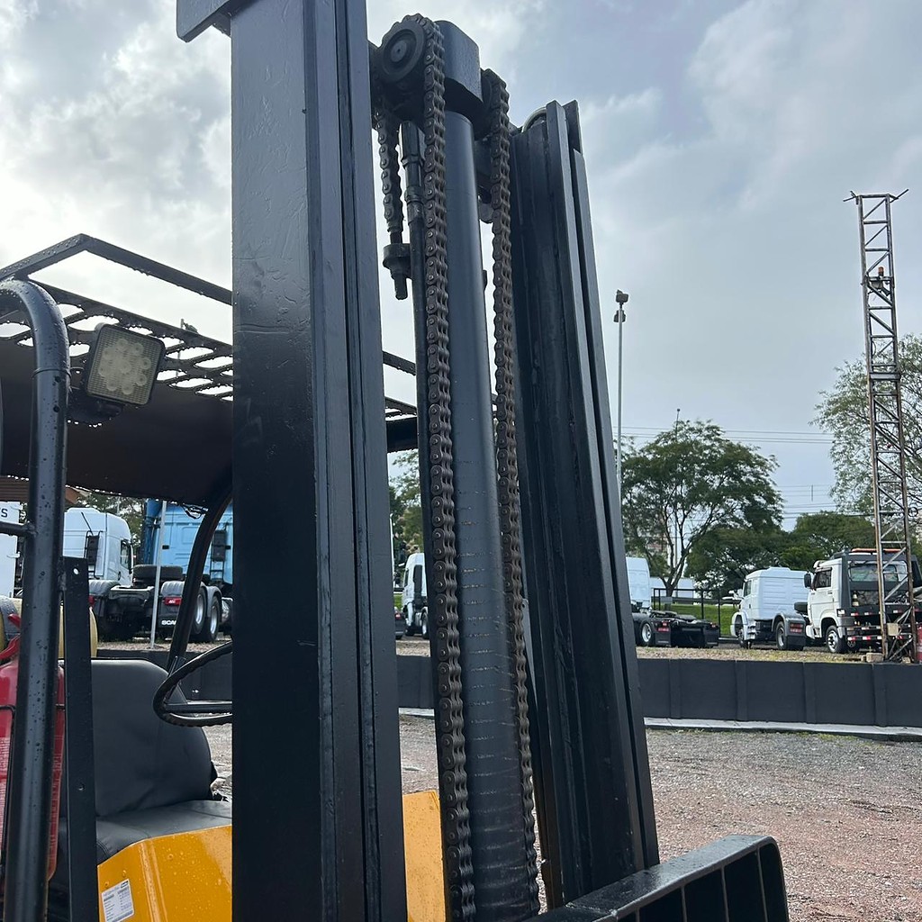 EMPILHADEIRA HYSTER H80.J ANO 1990 de Patio 201 Caminhoes e Carretas no Paraná