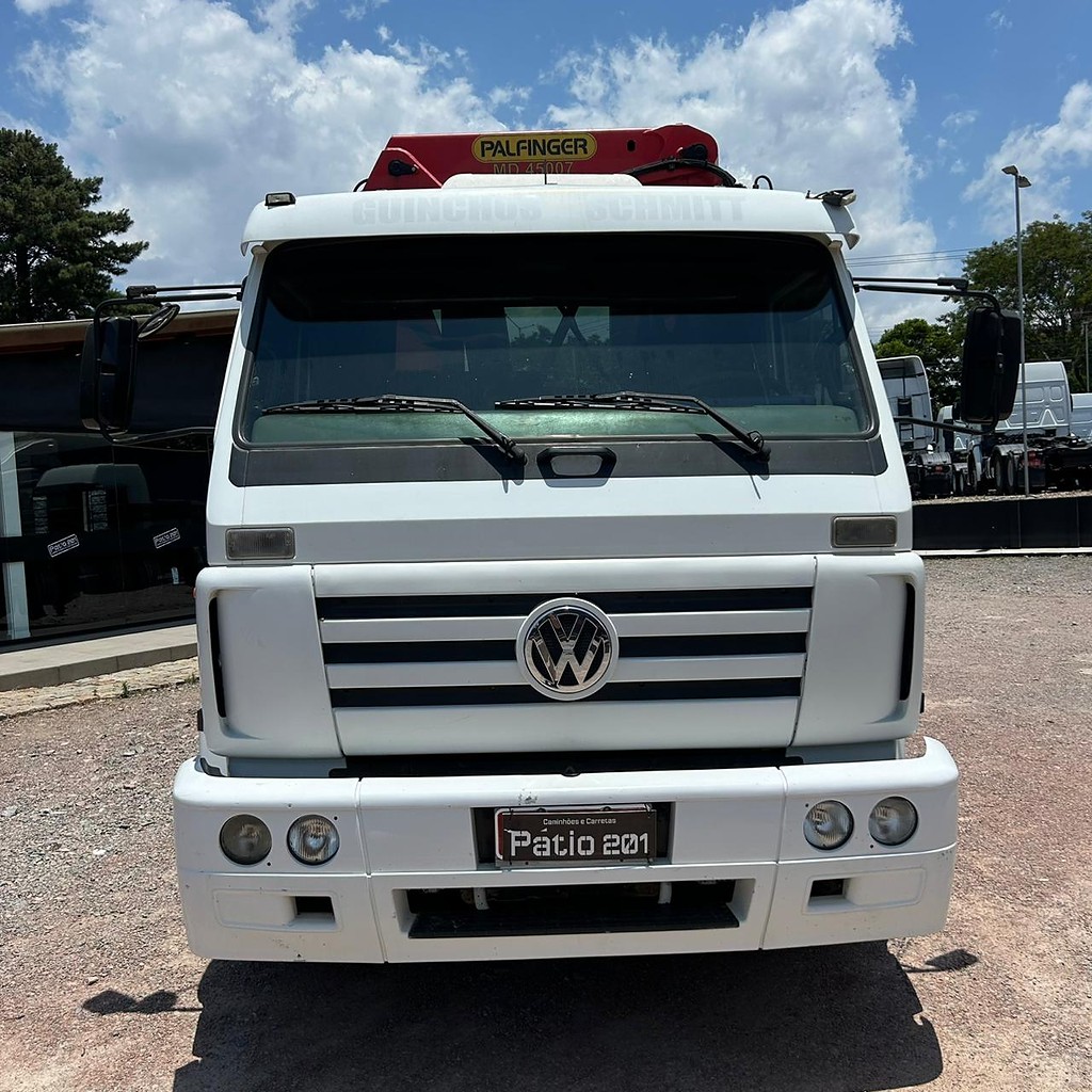 Caminhão VOLKSWAGEN VW 24220 Guincho Munck ANO 2008 de Patio 201 Caminhoes e Carretas no Paraná