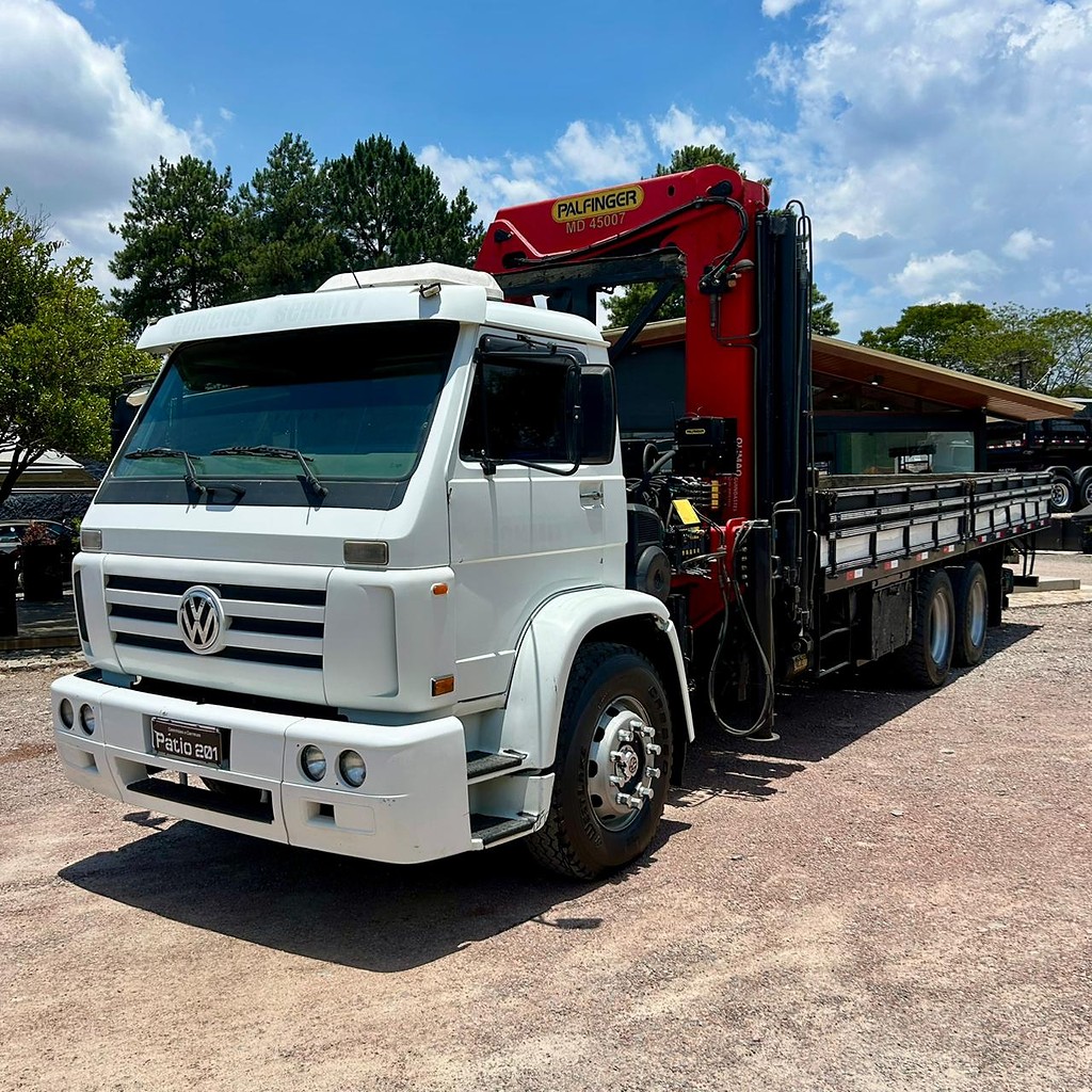 Caminhão VOLKSWAGEN VW 24220 Guincho Munck ANO 2008 de Patio 201 Caminhoes e Carretas no Paraná
