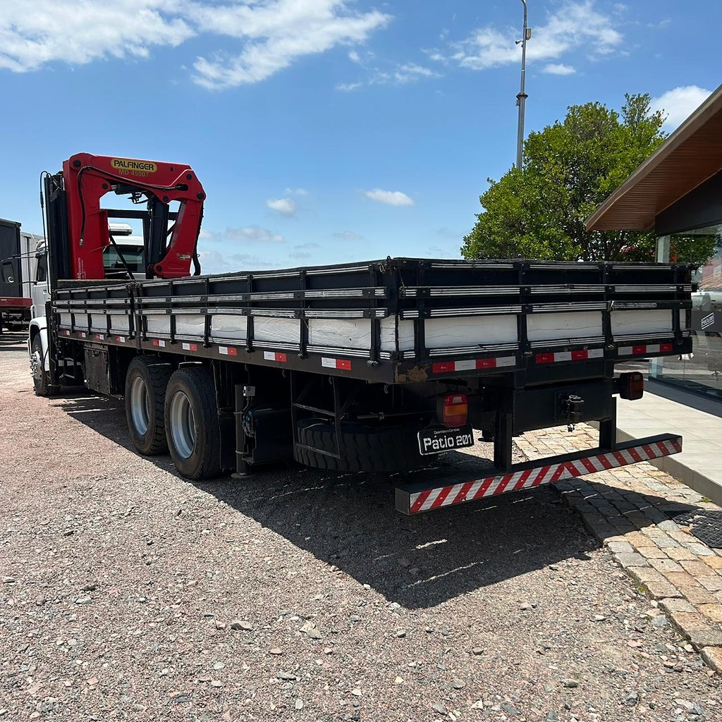 Caminhão VOLKSWAGEN VW 24220 Guincho Munck ANO 2008 de Patio 201 Caminhoes e Carretas no Paraná