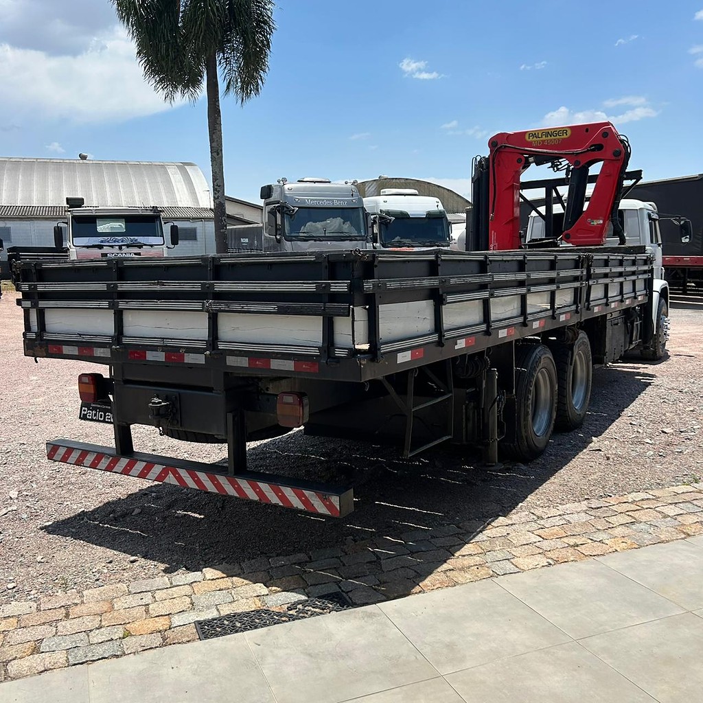 Caminhão VOLKSWAGEN VW 24220 Guincho Munck ANO 2008 de Patio 201 Caminhoes e Carretas no Paraná