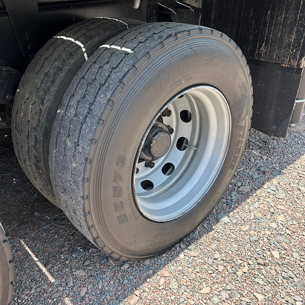 Caminhão VOLKSWAGEN VW 24220 Guincho Munck ANO 2008 de Patio 201 Caminhoes e Carretas no Paraná