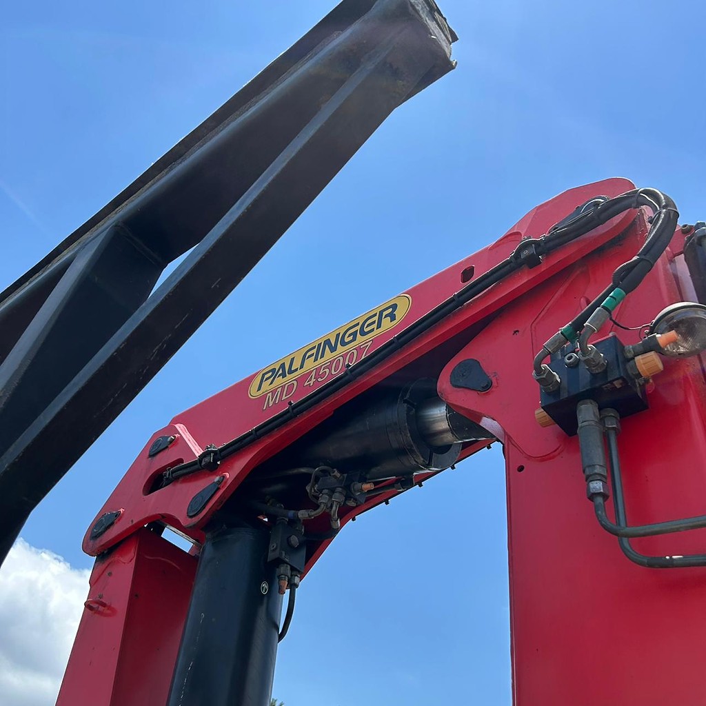 Caminhão VOLKSWAGEN VW 24220 Guincho Munck ANO 2008 de Patio 201 Caminhoes e Carretas no Paraná