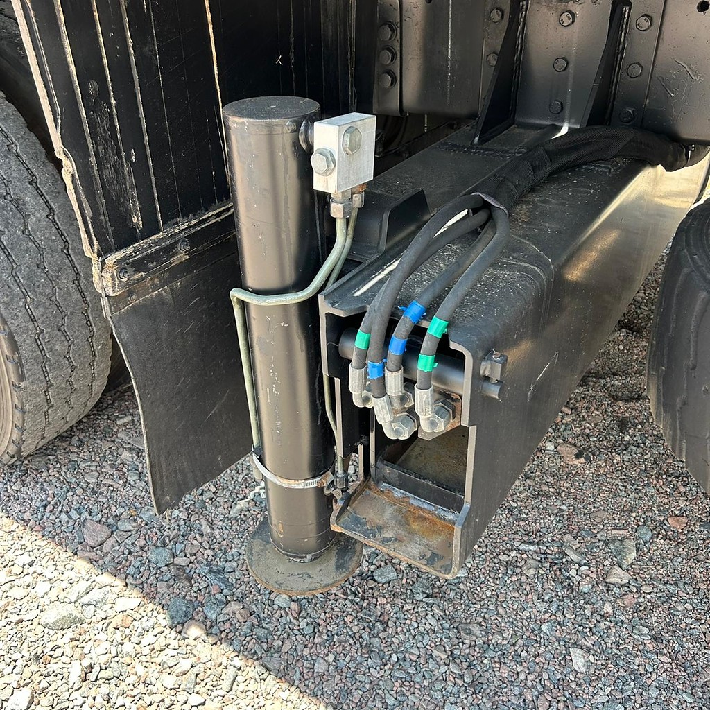 Caminhão VOLKSWAGEN VW 24220 Guincho Munck ANO 2008 de Patio 201 Caminhoes e Carretas no Paraná