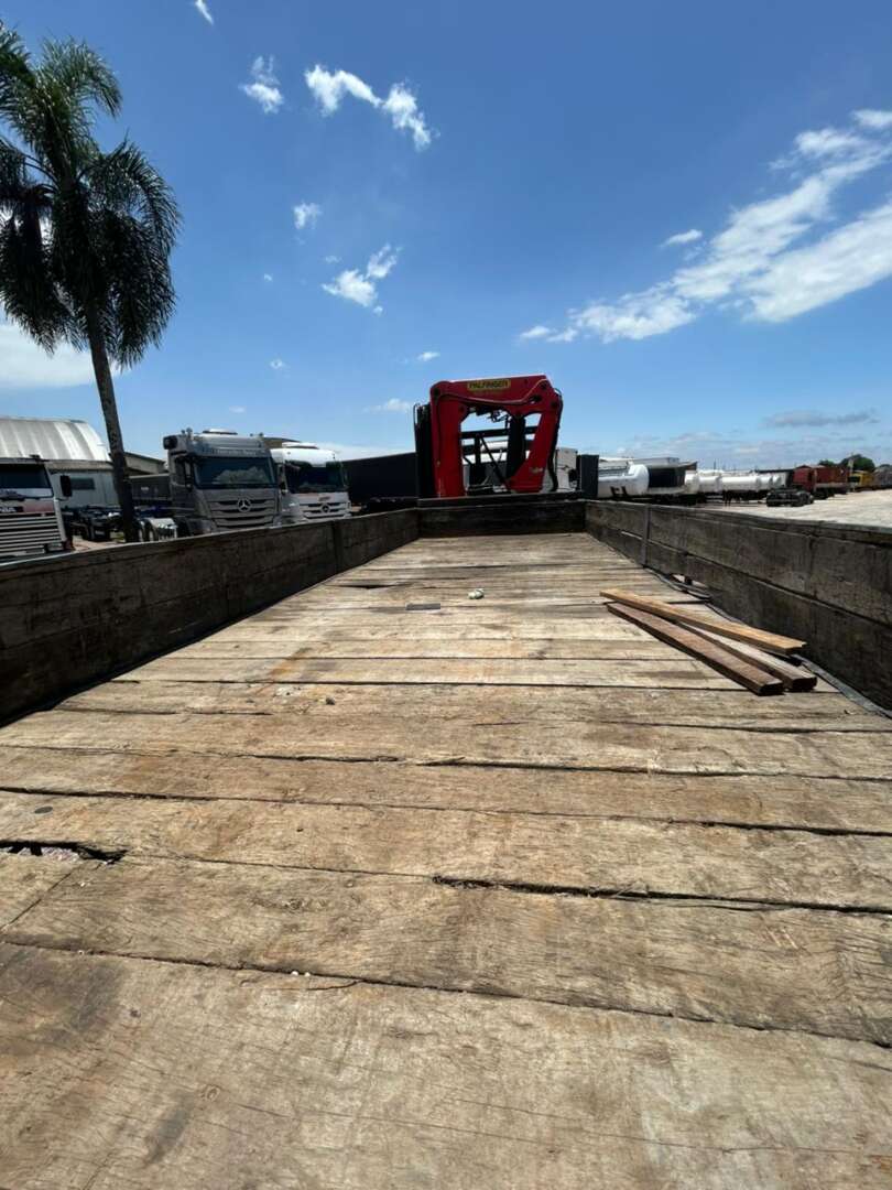 Caminhão VOLKSWAGEN VW 24220 Guincho Munck ANO 2008 de Patio 201 Caminhoes e Carretas no Paraná