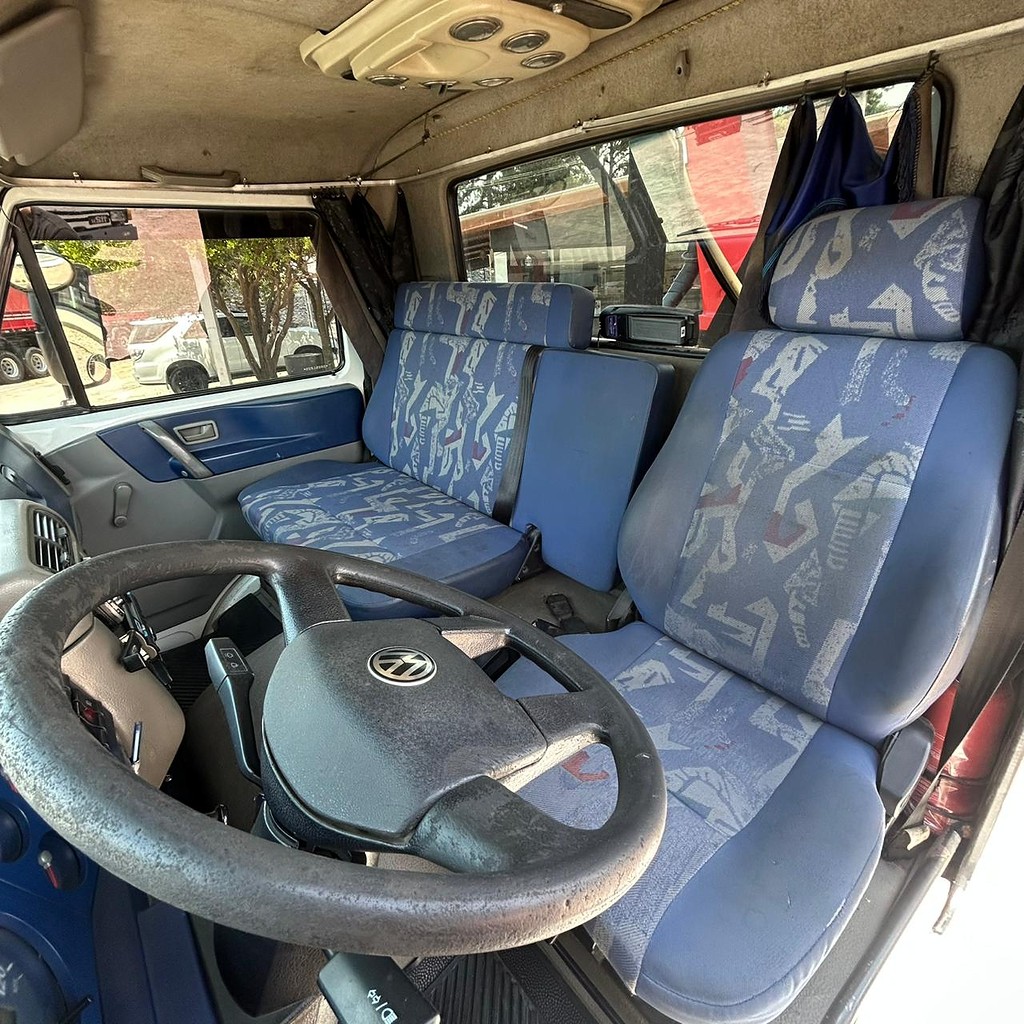 Caminhão VOLKSWAGEN VW 24220 Guincho Munck ANO 2008 de Patio 201 Caminhoes e Carretas no Paraná