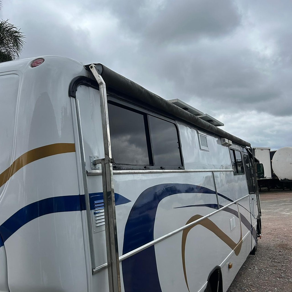 Caminhão MERCEDES BENZ MB 914 Motorhome ANO 2003 de Patio 201 Caminhoes e Carretas no Paraná