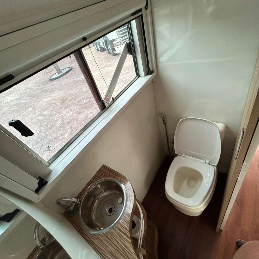 Caminhão MERCEDES BENZ MB 914 Motorhome ANO 2003 de Patio 201 Caminhoes e Carretas no Paraná