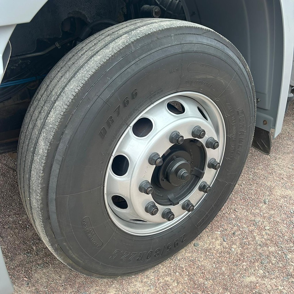 Caminhão VOLKSWAGEN VW 17250 Baú Sider ANO 2011 de Patio 201 Caminhoes e Carretas no Paraná