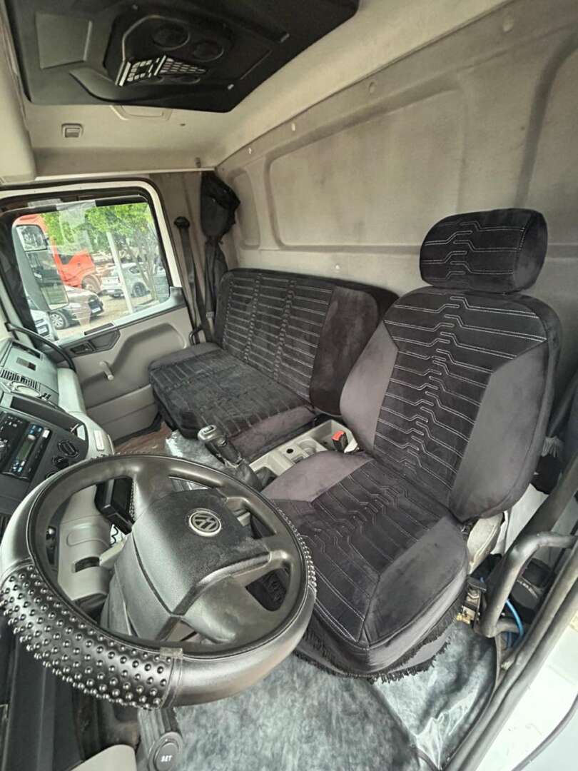 Caminhão VOLKSWAGEN VW 17250 Baú Sider ANO 2011 de Patio 201 Caminhoes e Carretas no Paraná