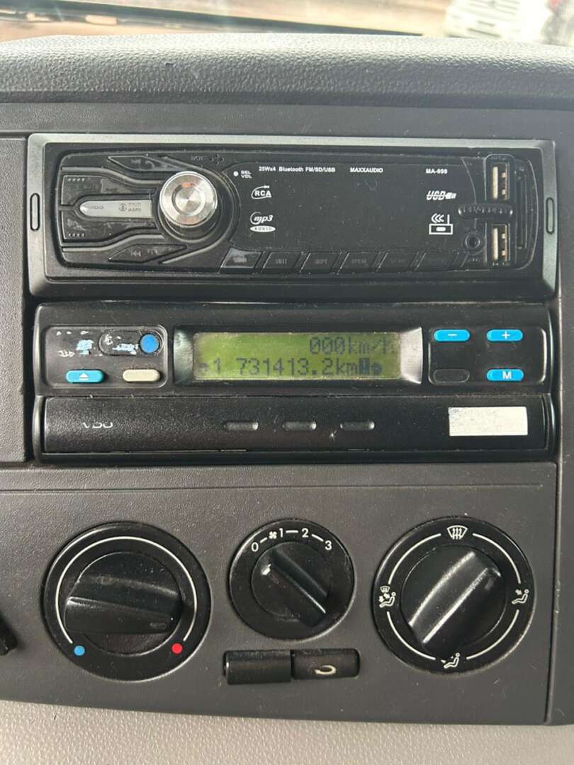 Caminhão VOLKSWAGEN VW 17250 Baú Sider ANO 2011 de Patio 201 Caminhoes e Carretas no Paraná