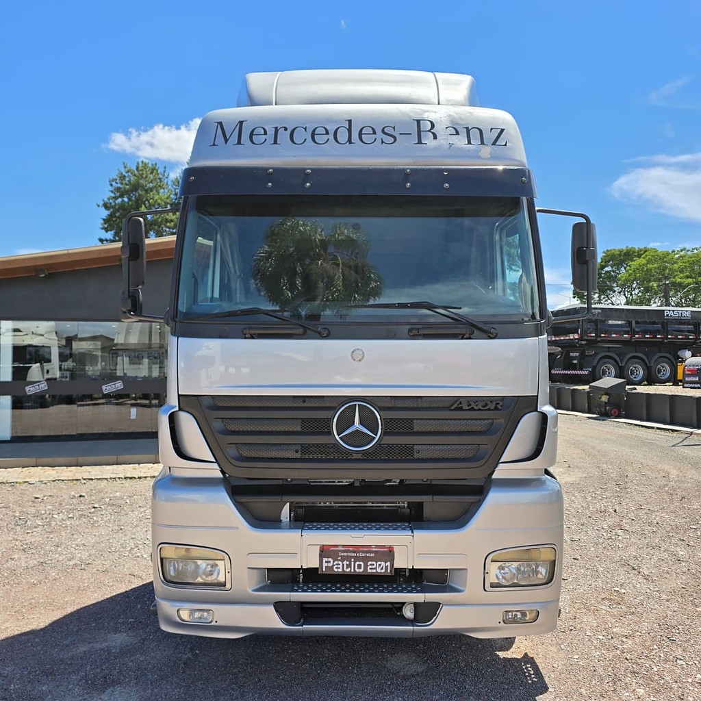 Caminhão MERCEDES BENZ MB 2544 Cavalo Mecânico ANO 2011 de Patio 201 Caminhoes e Carretas no Paraná
