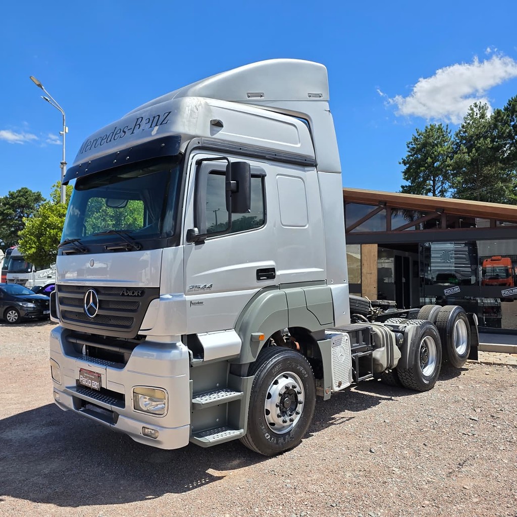Caminhão MERCEDES BENZ MB 2544 Cavalo Mecânico ANO 2011 de Patio 201 Caminhoes e Carretas no Paraná
