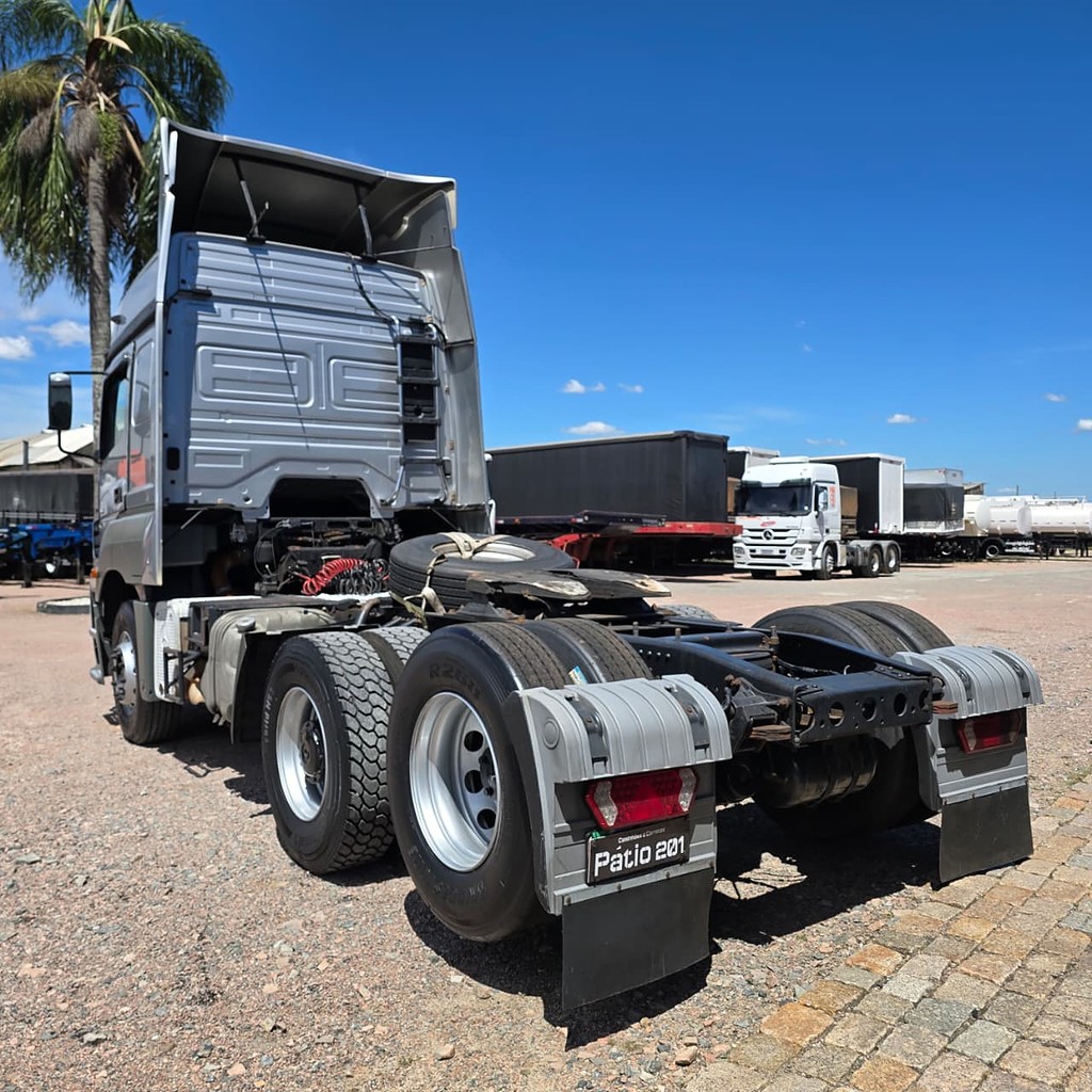 Caminhão MERCEDES BENZ MB 2544 Cavalo Mecânico ANO 2011 de Patio 201 Caminhoes e Carretas no Paraná